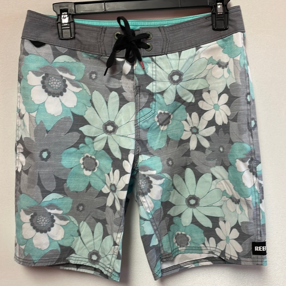 Reef Boardshorts Size 28